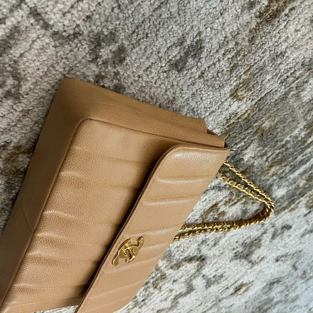 Chanel medium classic flap - Picture 8 of 14